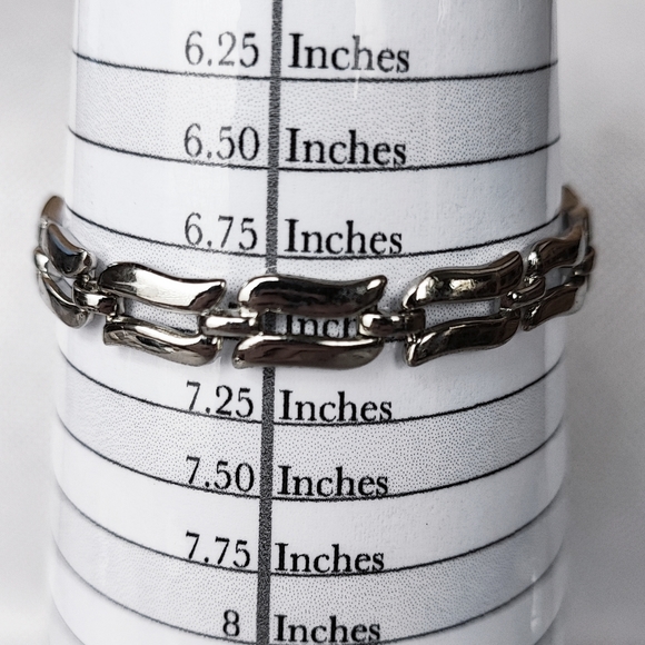 MONET Vintage Silver Tone Wavy Link Bracelet Safety Chain Rhodium Plate EUC - Picture 1 of 8